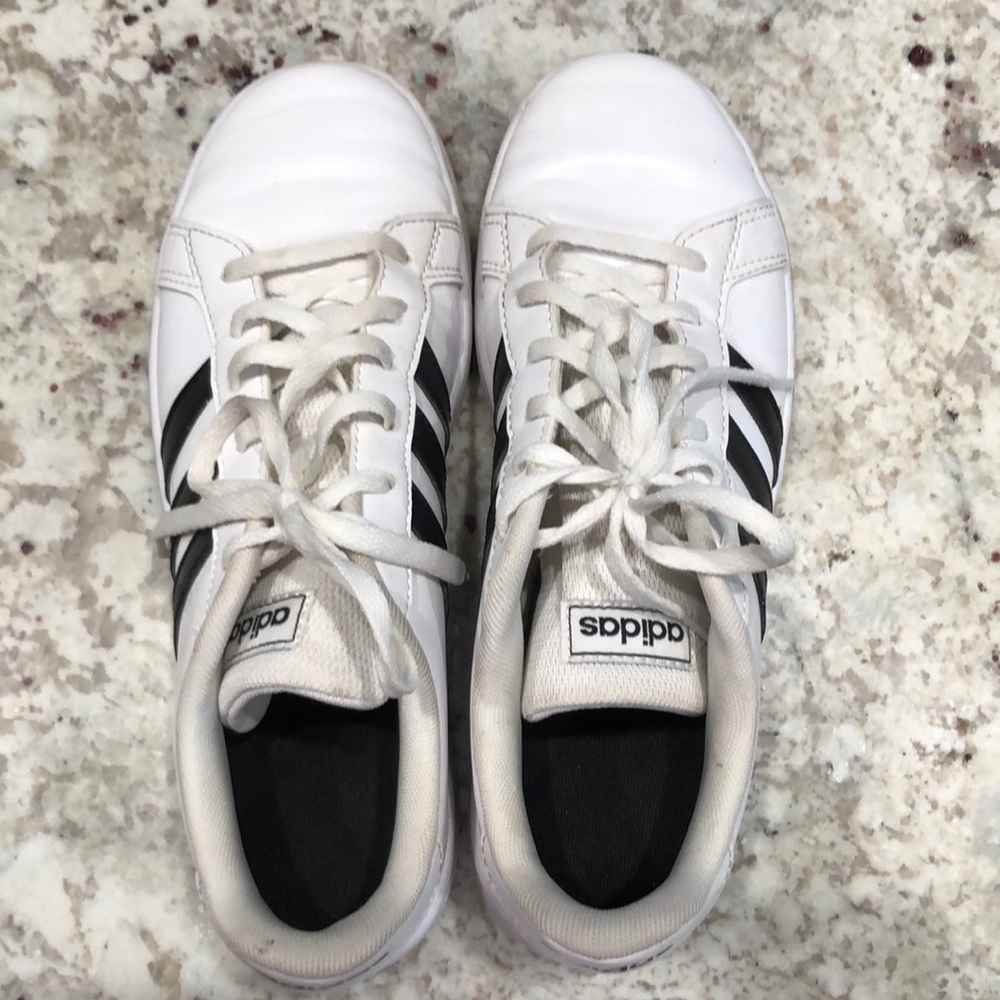 EUC Adidas Size 6